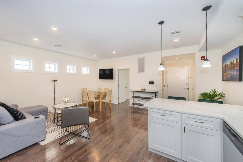 Stylish Chic Condo Nyc At Fingertips North Bergen Exterior foto